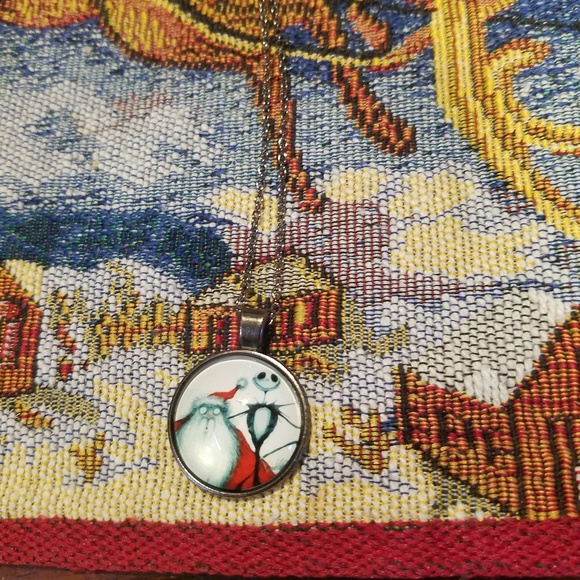 ❤️10/$40 New Jack skellington santa necklace - Picture 1 of 2